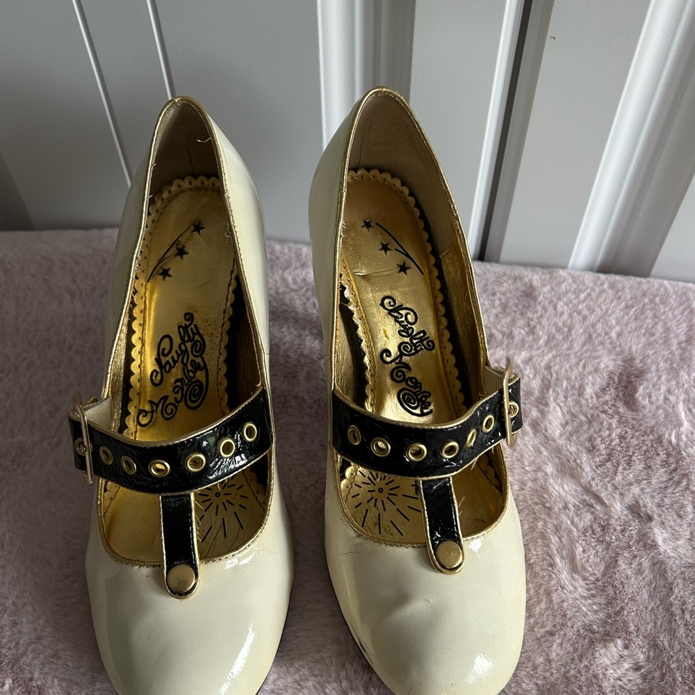 Chic Cream and Black Women's Shoes